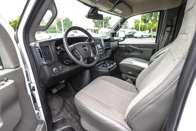 2025 Chevrolet Express Passenger 1LT