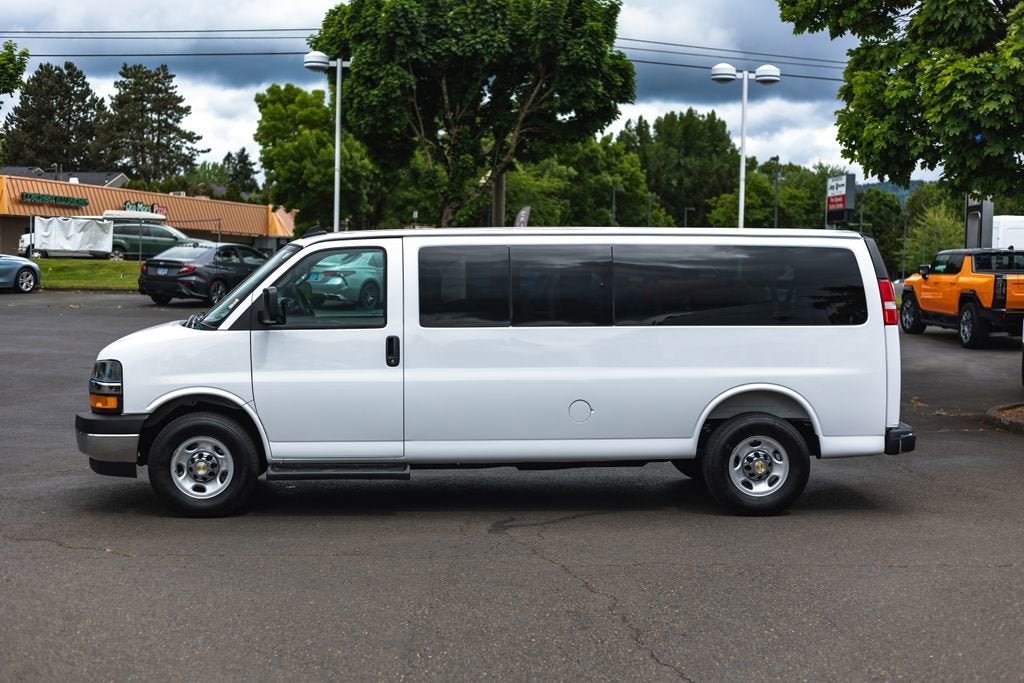 2025 Chevrolet Express Passenger 1LT