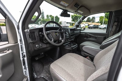 2025 Chevrolet Express Passenger 1LT