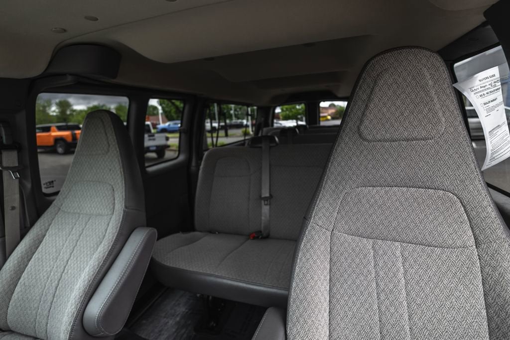 2025 Chevrolet Express Passenger 1LT