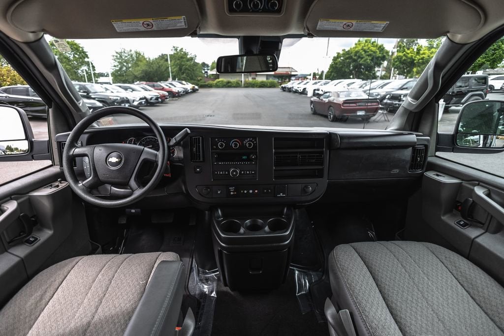 2025 Chevrolet Express Passenger 1LT