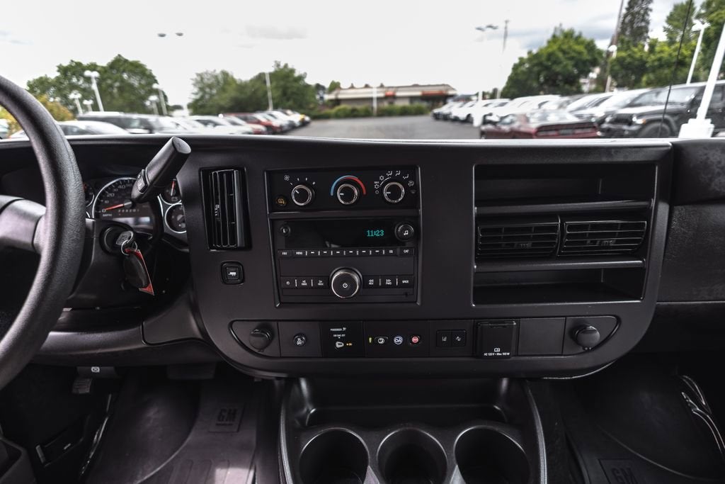 2025 Chevrolet Express Passenger 1LT
