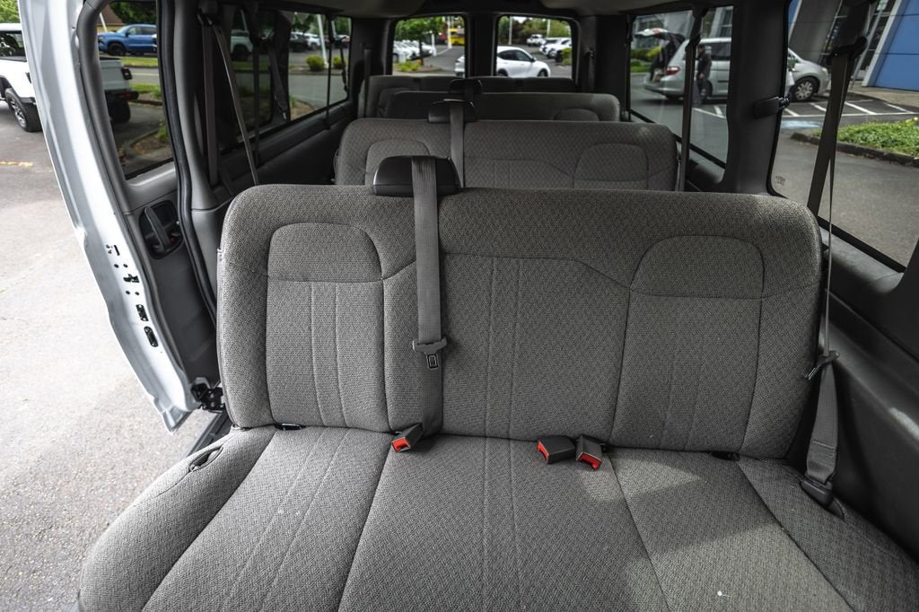2025 Chevrolet Express Passenger 1LT