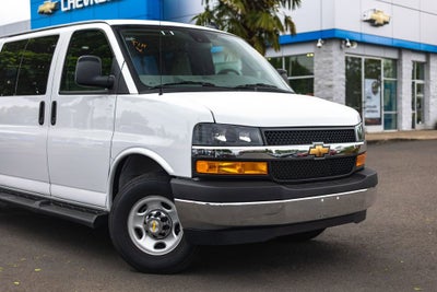 2025 Chevrolet Express Passenger 1LT