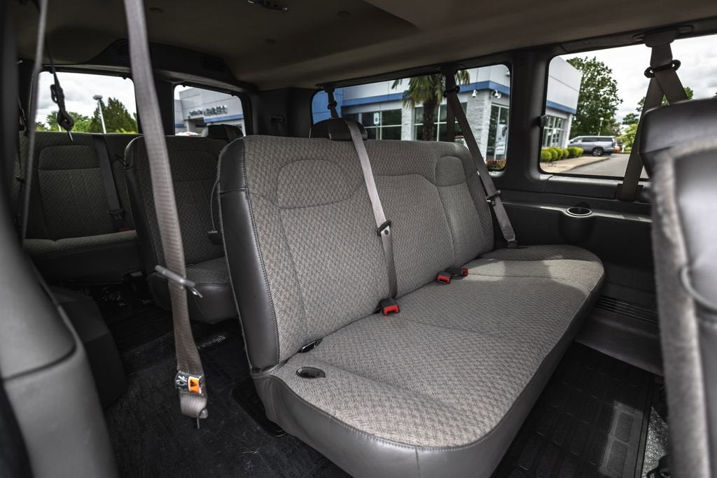 2025 Chevrolet Express Passenger 1LT