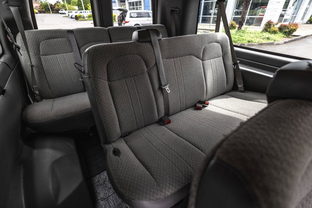 2025 Chevrolet Express Passenger 1LT