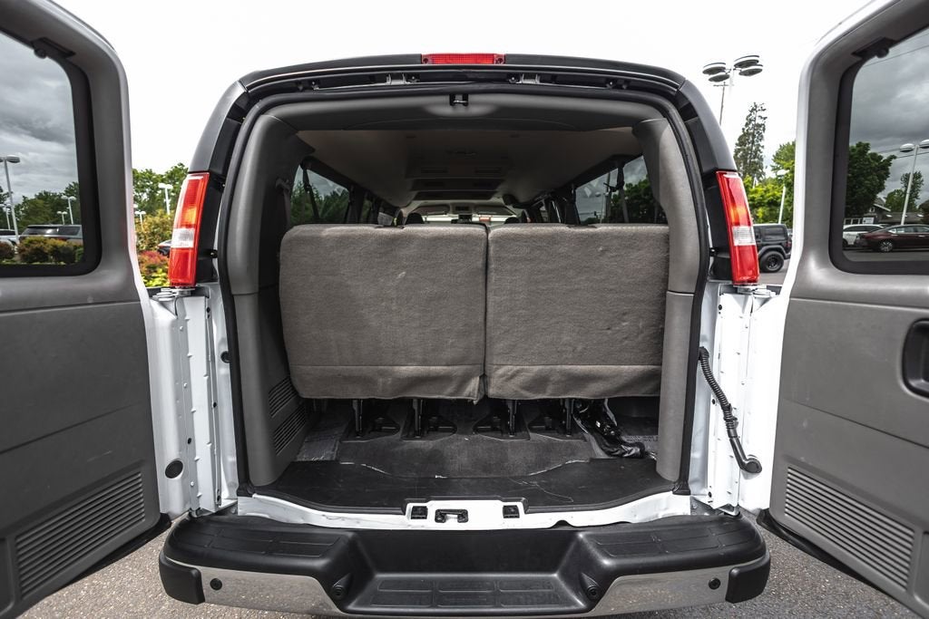 2025 Chevrolet Express Passenger 1LT