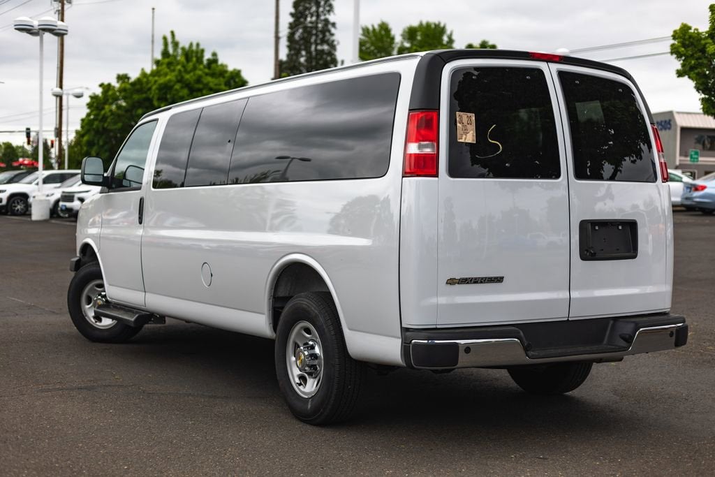 2025 Chevrolet Express Passenger 1LT