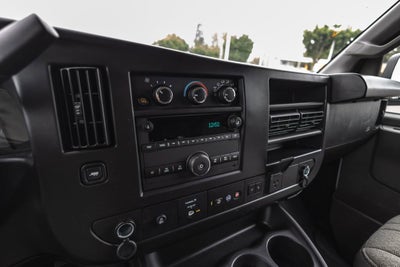 2025 Chevrolet Express Passenger 1LT