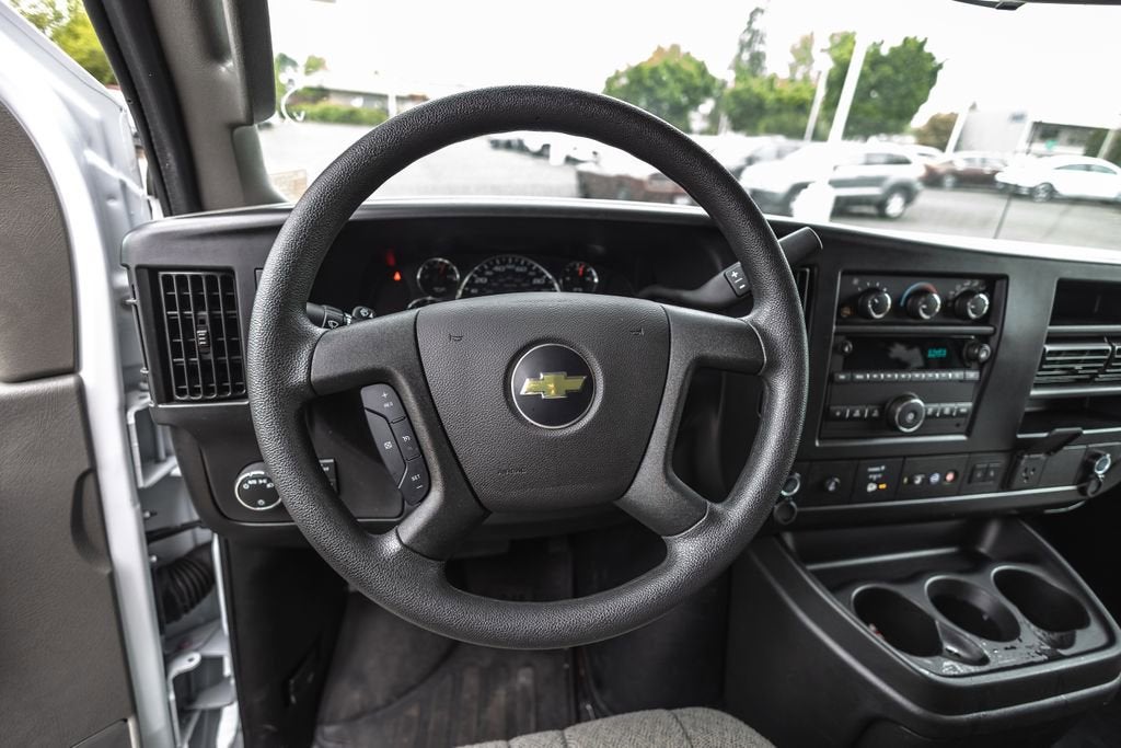 2025 Chevrolet Express Passenger 1LT