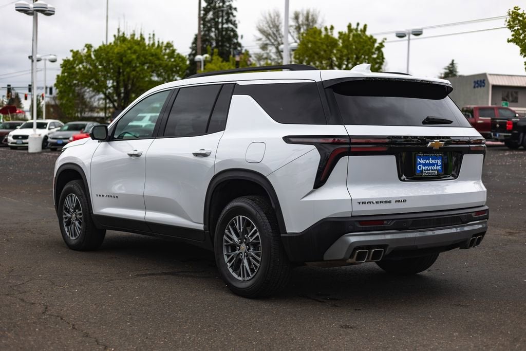 2025 Chevrolet Traverse LT