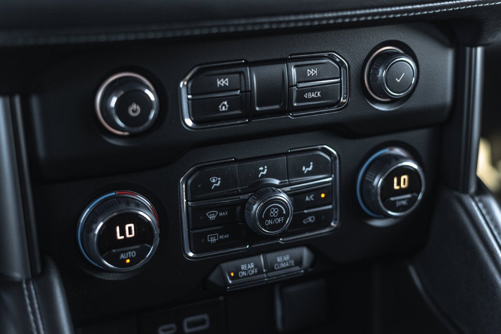 2024 Chevrolet Suburban LS