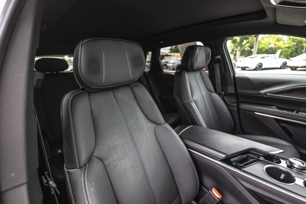 2024 Cadillac LYRIQ Sport 2