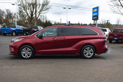 2022 Toyota Sienna XSE