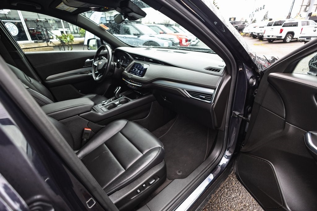 2023 Cadillac XT4 Premium Luxury