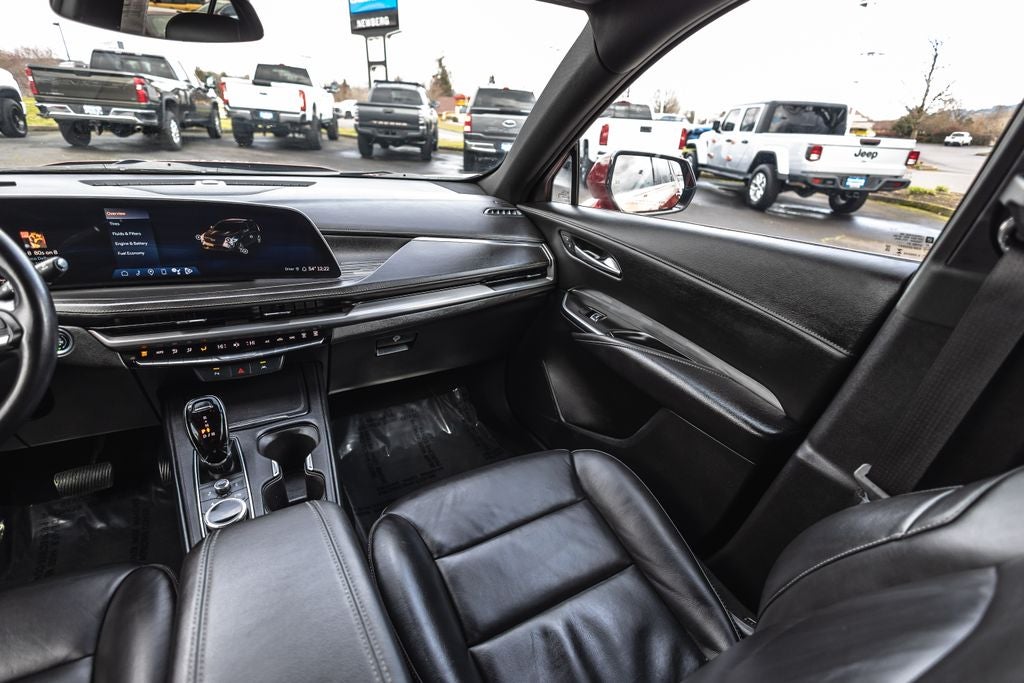 2024 Cadillac XT4 Premium Luxury