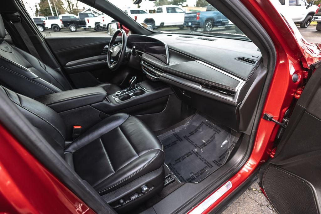 2024 Cadillac XT4 Premium Luxury