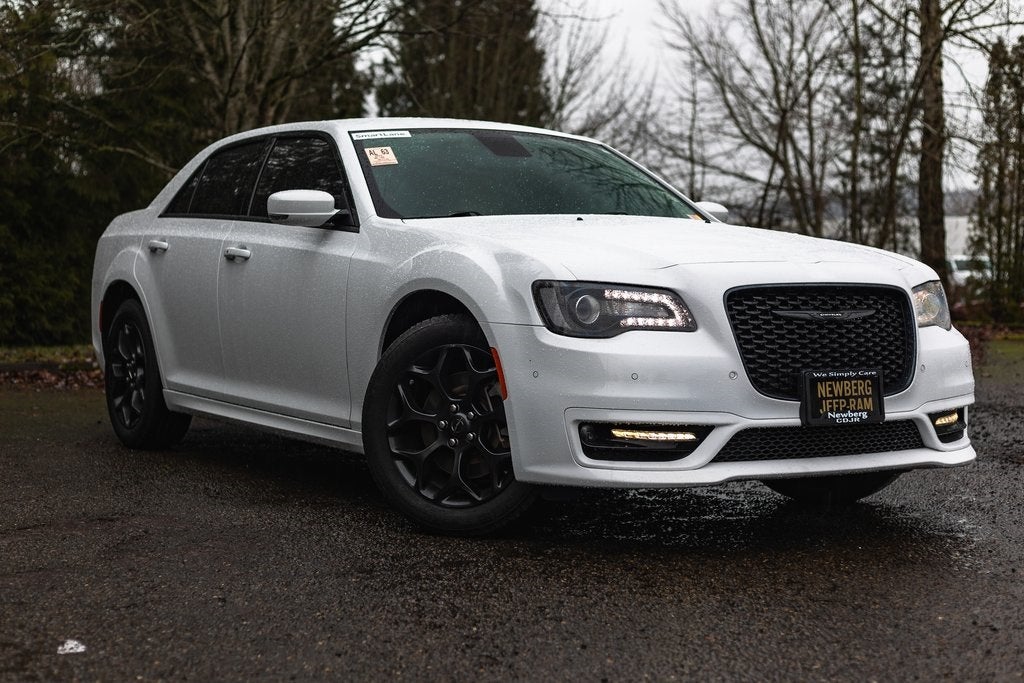 2023 Chrysler 300 Touring L