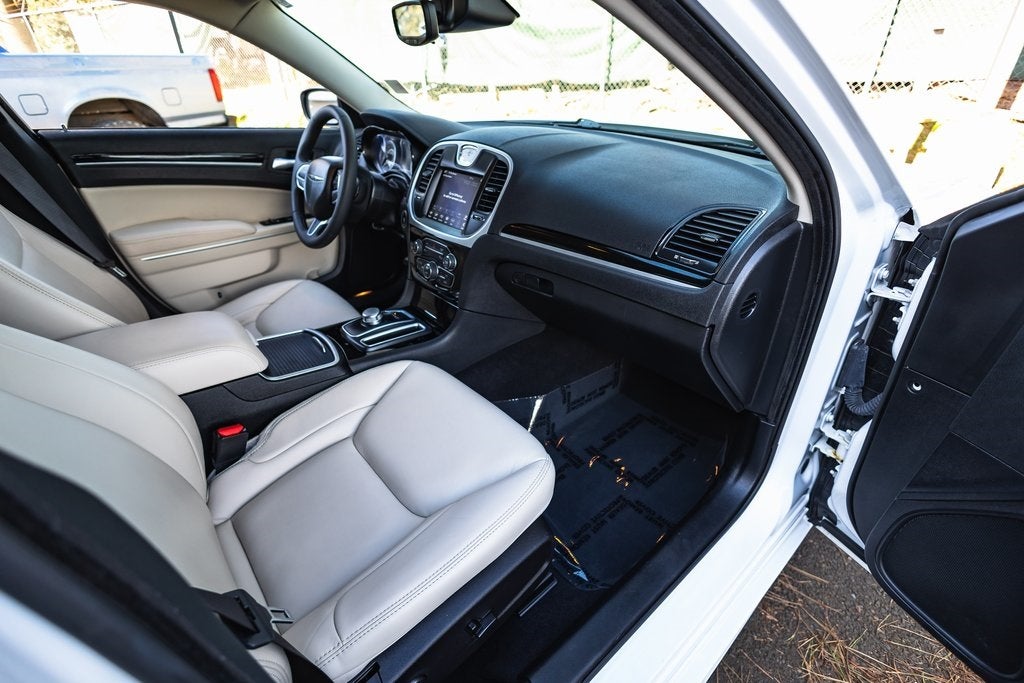 2023 Chrysler 300 Touring