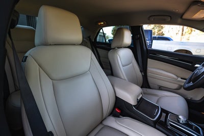 2023 Chrysler 300 Touring