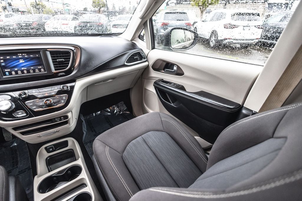 2020 Chrysler Voyager L