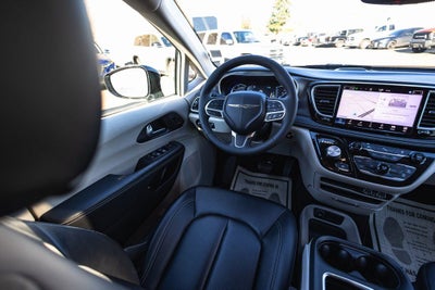 2024 Chrysler Pacifica Hybrid Select