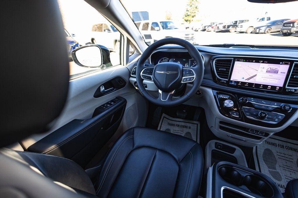 2024 Chrysler Pacifica Hybrid Select