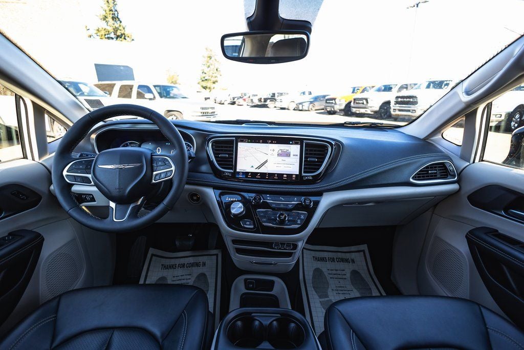 2024 Chrysler Pacifica Hybrid Select