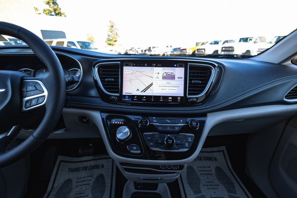 2024 Chrysler Pacifica Hybrid Select