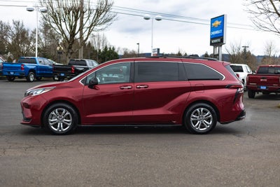 2022 Toyota Sienna XSE 7 Passenger