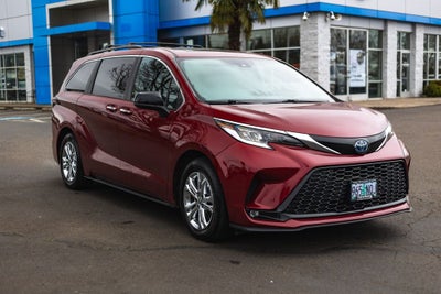 2022 Toyota Sienna XSE 7 Passenger