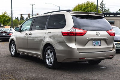 2017 Toyota Sienna LE 8 Passenger