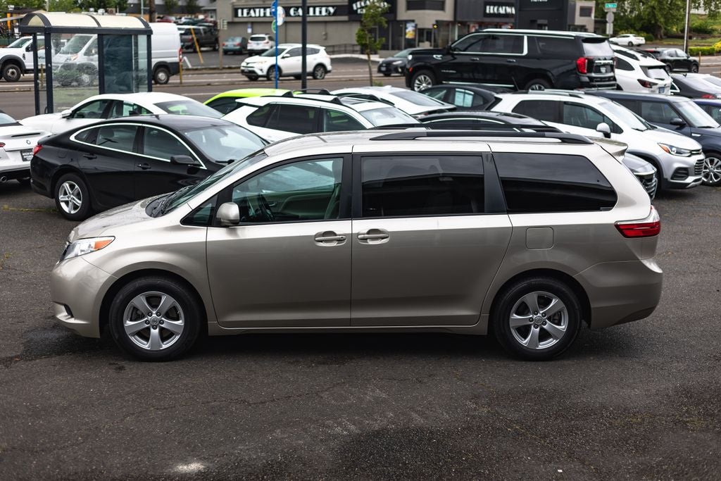 2017 Toyota Sienna LE 8 Passenger