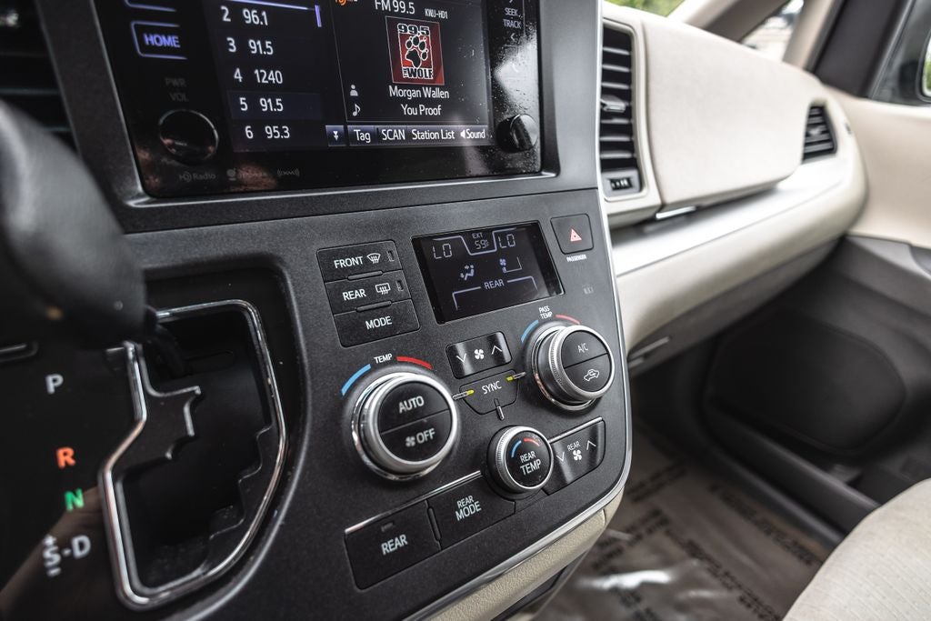 2017 Toyota Sienna LE 8 Passenger