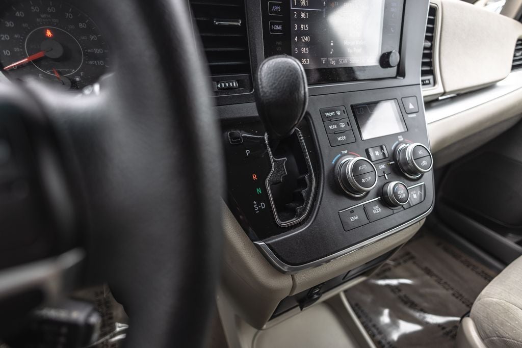 2017 Toyota Sienna LE 8 Passenger