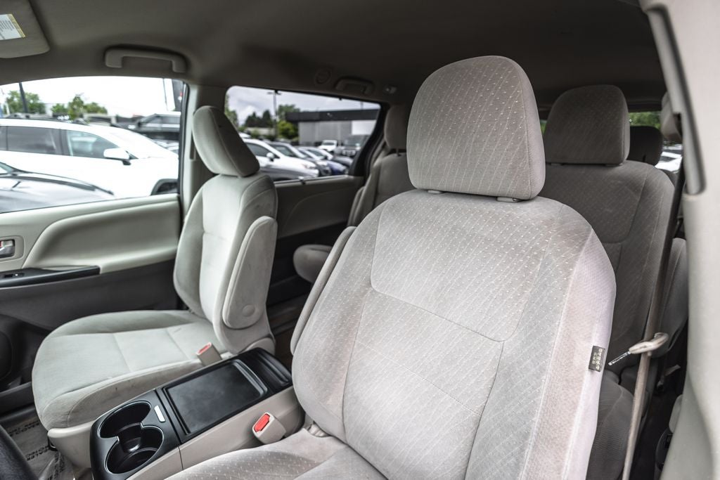 2017 Toyota Sienna LE 8 Passenger