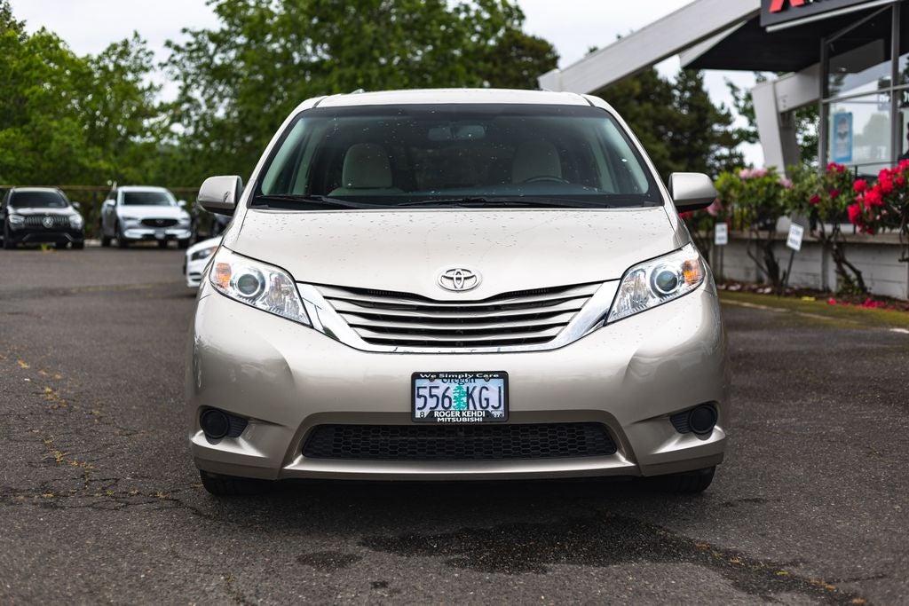 2017 Toyota Sienna LE 8 Passenger