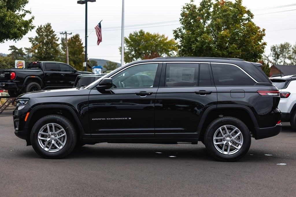 2025 Jeep Grand Cherokee GRAND CHEROKEE LAREDO X 4X4