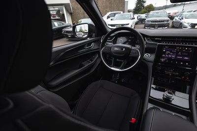 2025 Jeep Grand Cherokee GRAND CHEROKEE LAREDO X 4X4