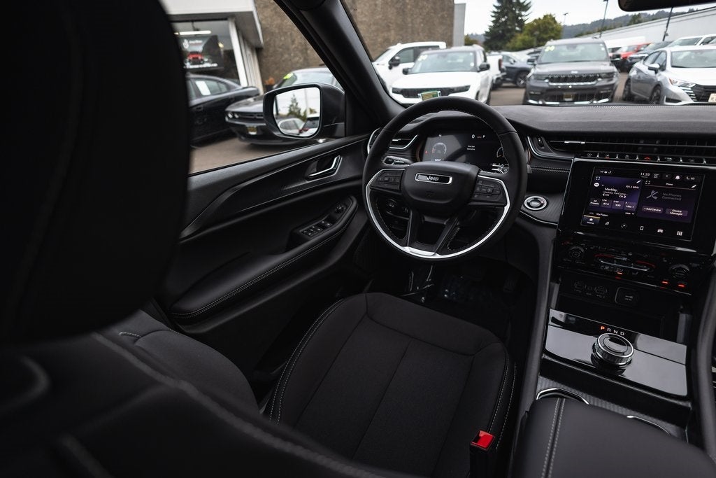 2025 Jeep Grand Cherokee GRAND CHEROKEE LAREDO X 4X4