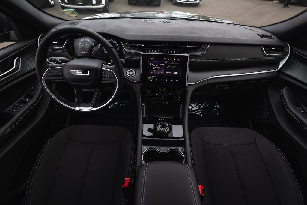 2025 Jeep Grand Cherokee GRAND CHEROKEE LAREDO X 4X4