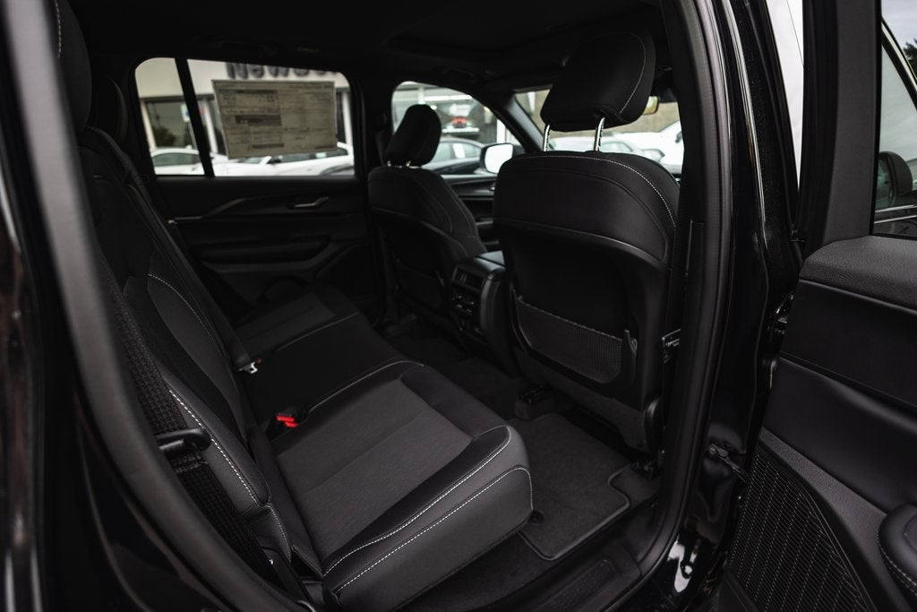 2025 Jeep Grand Cherokee GRAND CHEROKEE LAREDO X 4X4