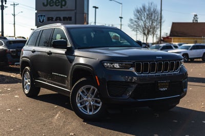 2025 Jeep Grand Cherokee GRAND CHEROKEE LAREDO X 4X4