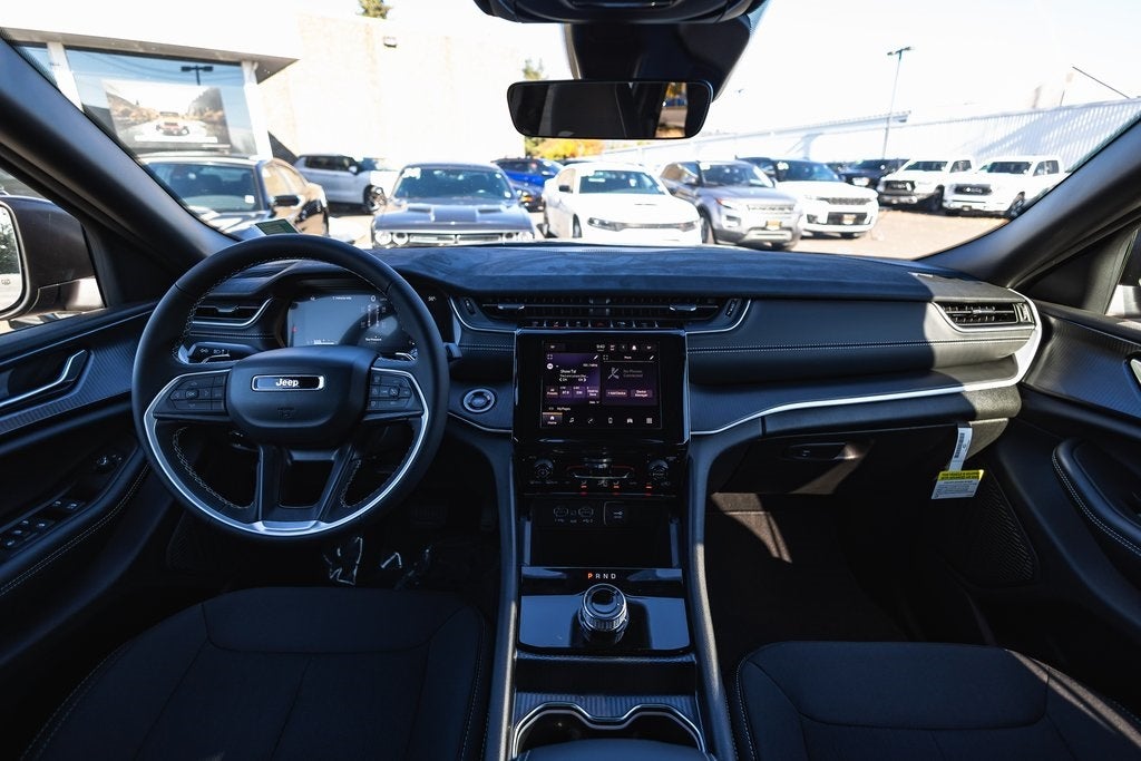 2025 Jeep Grand Cherokee GRAND CHEROKEE LAREDO X 4X4