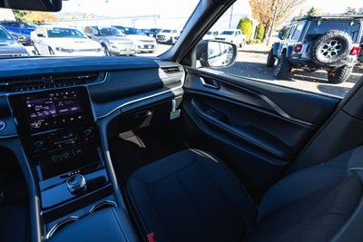 2025 Jeep Grand Cherokee GRAND CHEROKEE LAREDO X 4X4