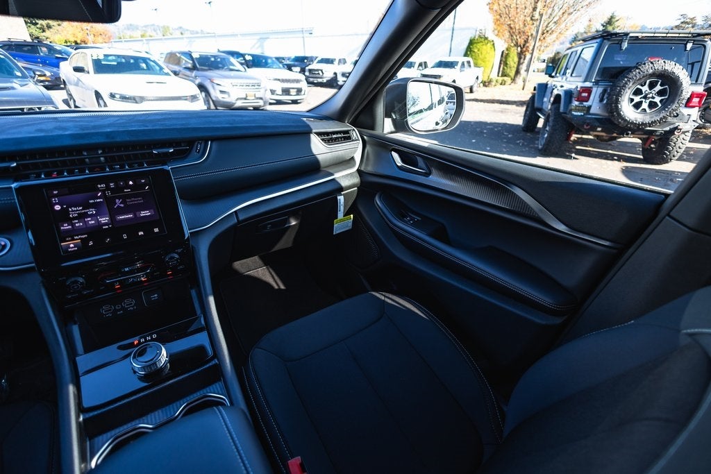 2025 Jeep Grand Cherokee GRAND CHEROKEE LAREDO X 4X4