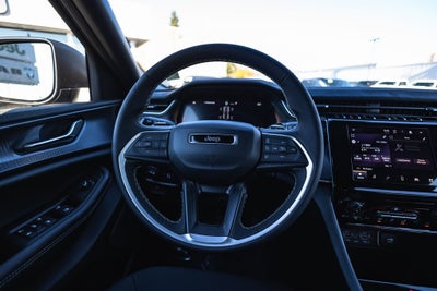 2025 Jeep Grand Cherokee GRAND CHEROKEE LAREDO X 4X4