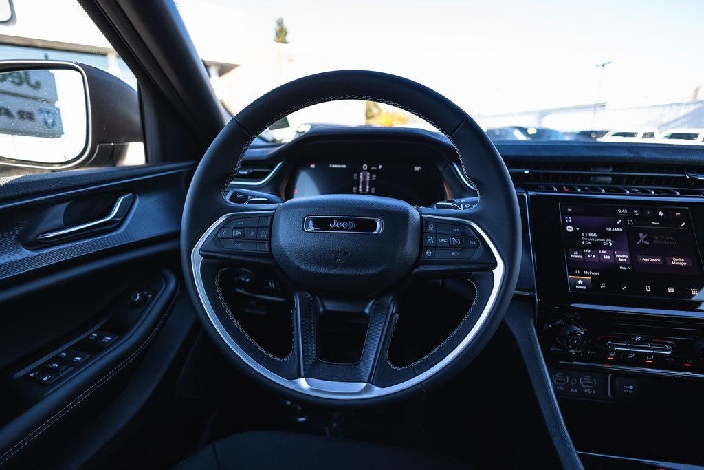 2025 Jeep Grand Cherokee GRAND CHEROKEE LAREDO X 4X4