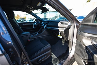 2025 Jeep Grand Cherokee GRAND CHEROKEE LAREDO X 4X4