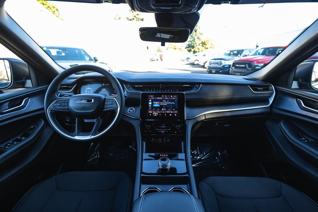 2025 Jeep Grand Cherokee GRAND CHEROKEE LAREDO X 4X4